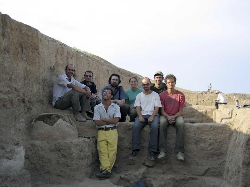 2010 Expedition team with M. Alram and F. Sinisi in the field